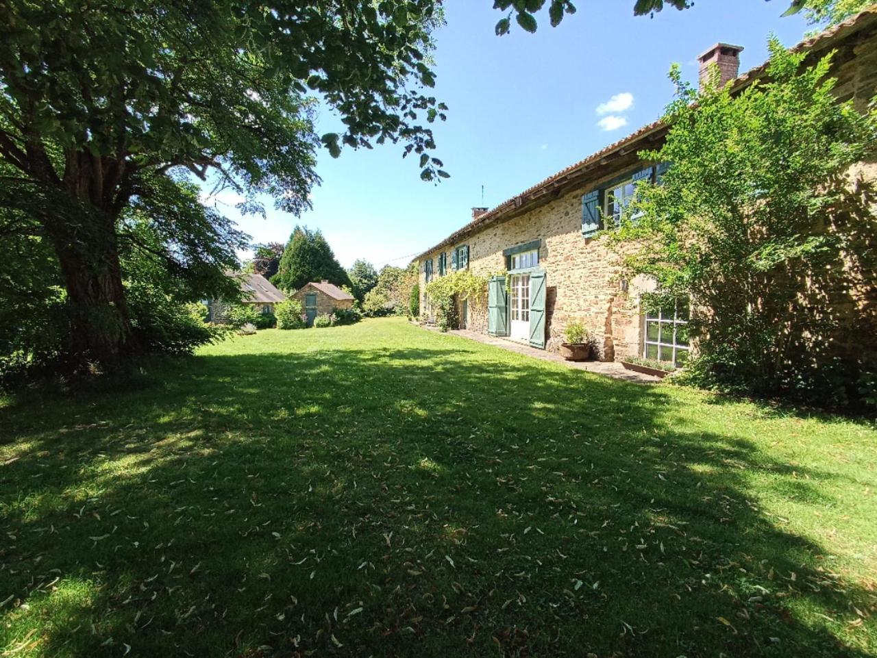 Le Bonheur Du Perigord - Chambre D'Hote Bed & Breakfast Mialet  Exterior foto